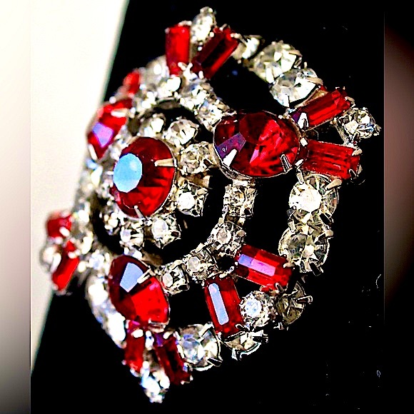 JULIANA BROOCH 3D AFFECT RED CLEAR CRYSTALS VINTAGE - Picture 2 of 10